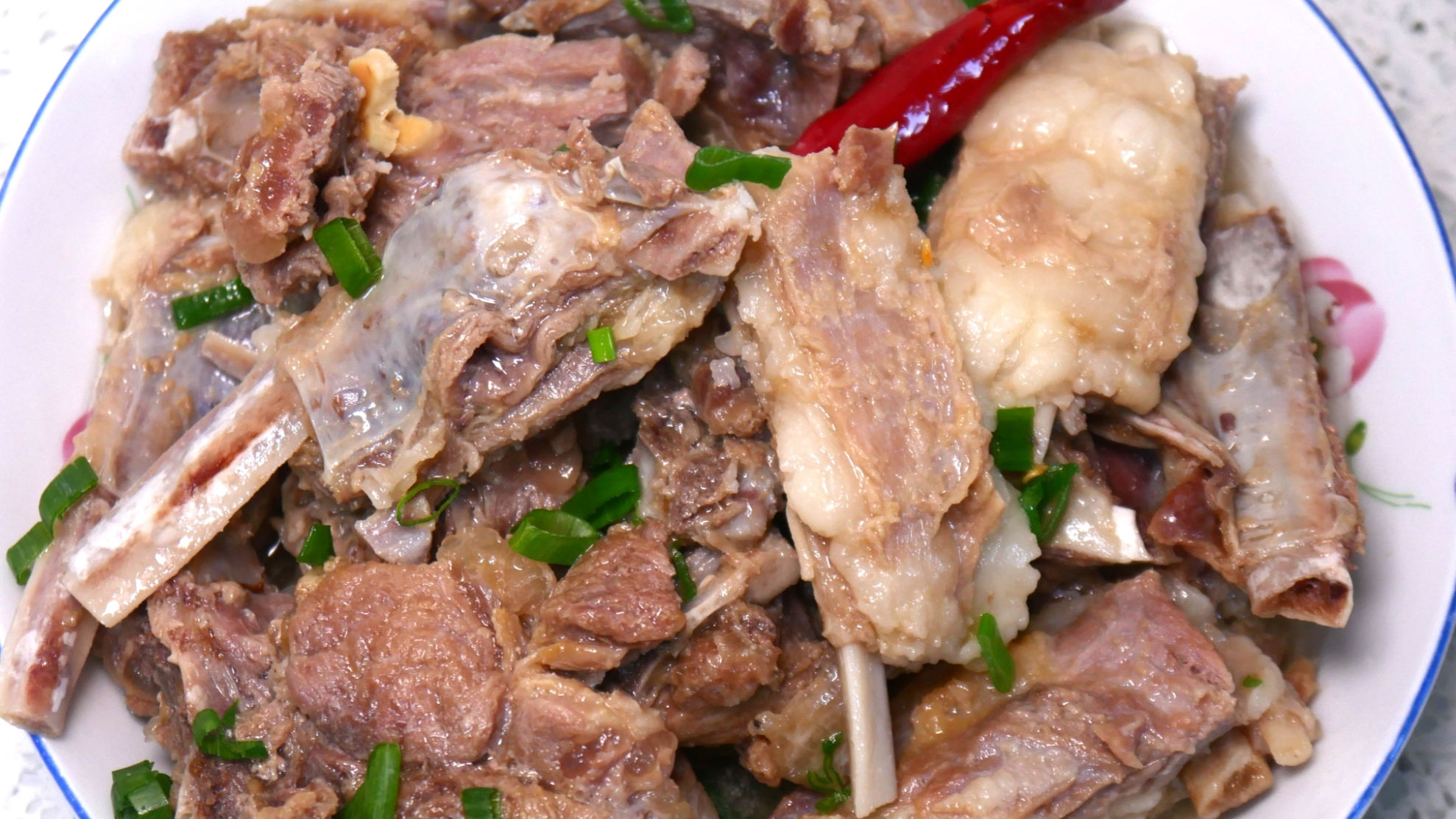 正宗大内蒙炖羊肉,调料简单汤鲜肉嫩,大口大口吃太过瘾了